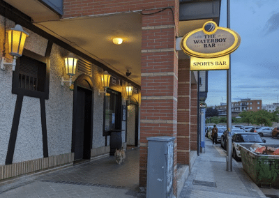 Entrada exterior de The Waterboy Sports Bar Madrid