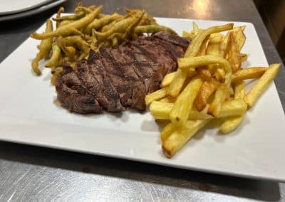 Entrecot de ternera con patatas fritas de The Waterboy Sports Bar Madrid